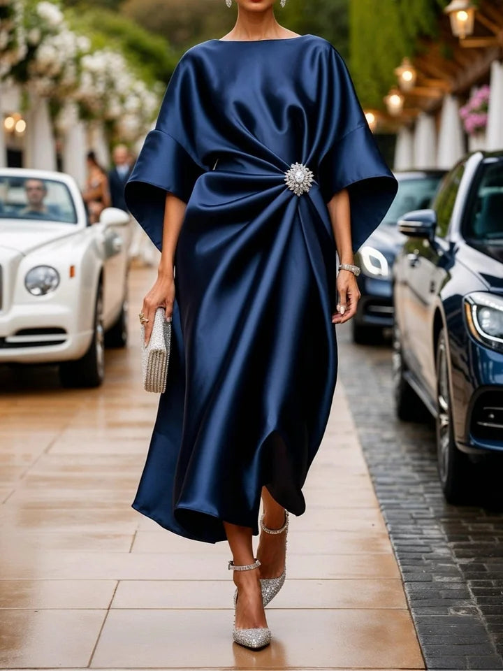 Lena - Luxuriöses langes Kleid aus schimmerndem Satin