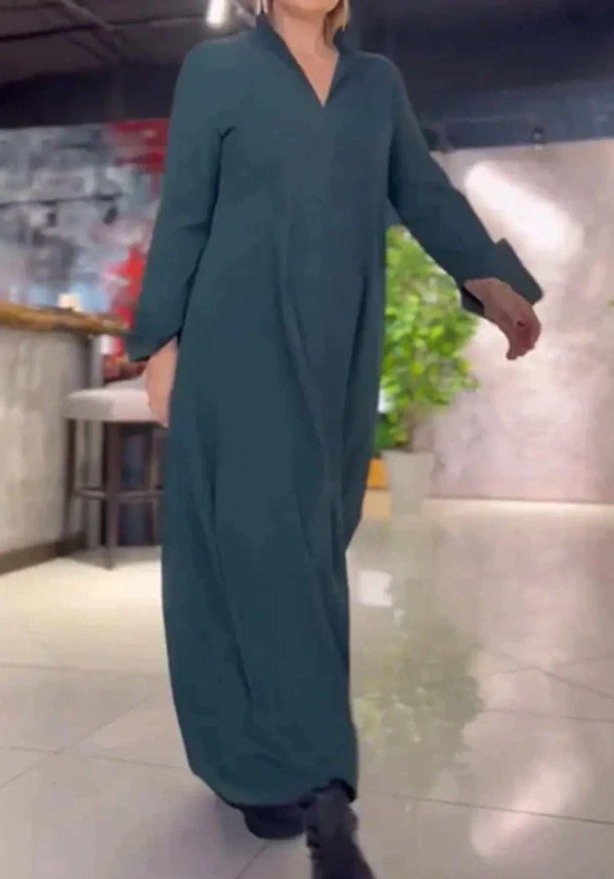 Evite - Schlank machendes Kleid mit V-Ausschnitt