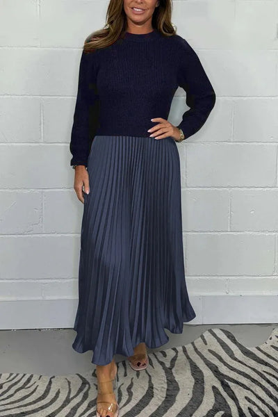 Emma - Kleid mit versenktem Streifenmuster und Faltenrock