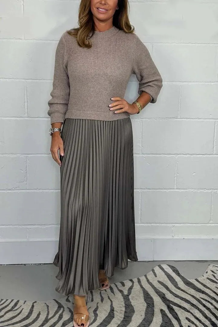 Emma - Kleid mit versenktem Streifenmuster und Faltenrock