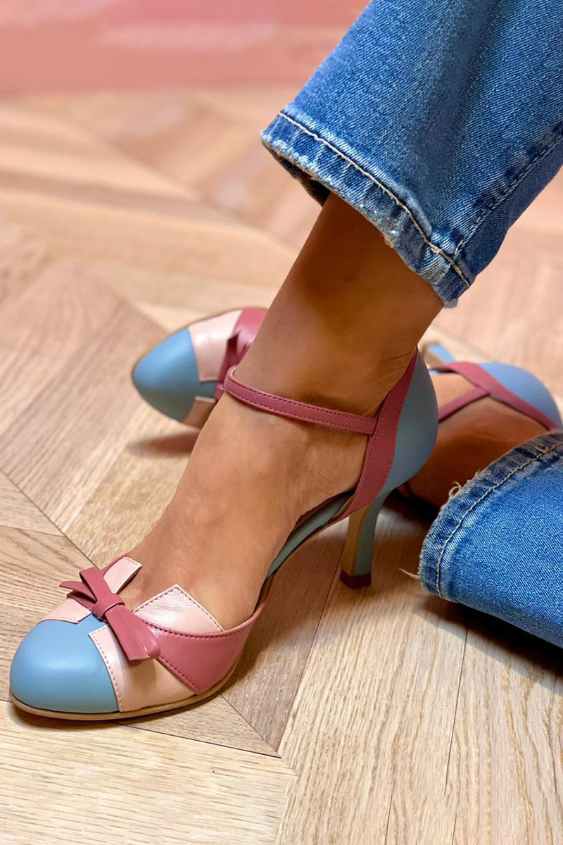 Bellarosa | Farbige Sandalen mit Schleife und Riemen, runde Zehe