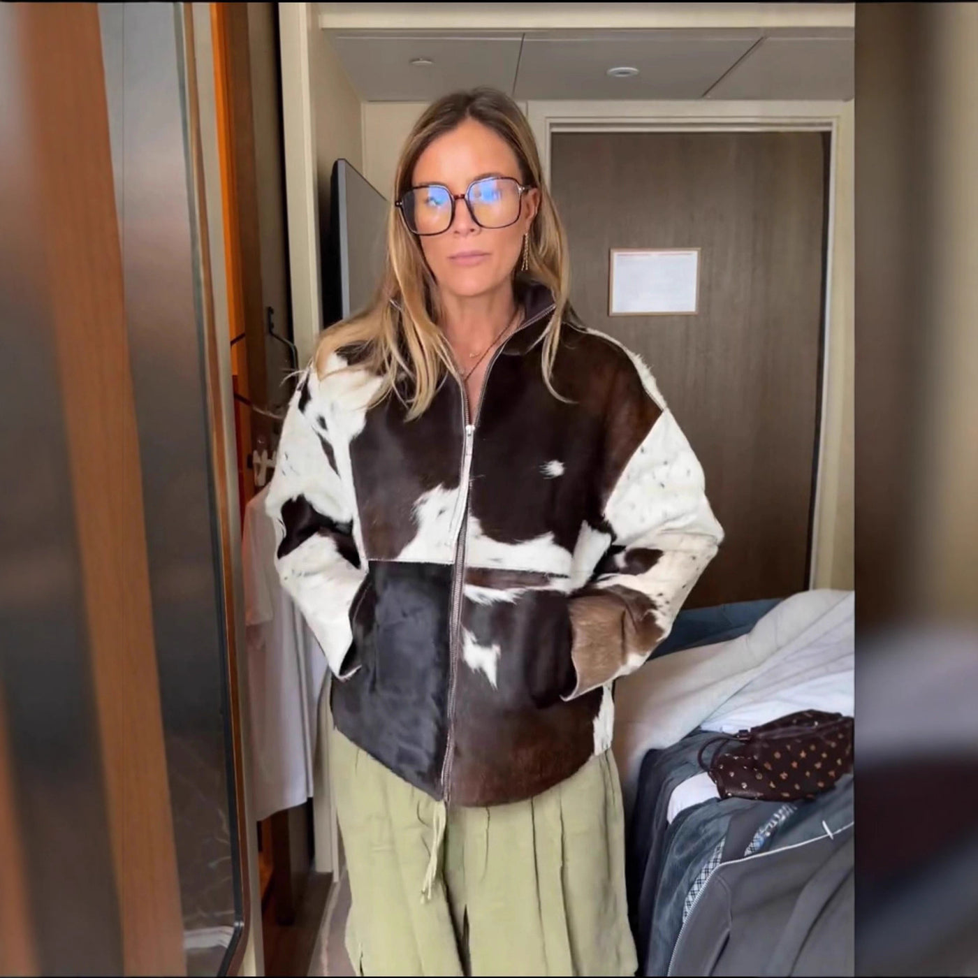 Regula - Stilvolle Jacke mit Kuhmuster und Reißverschluss