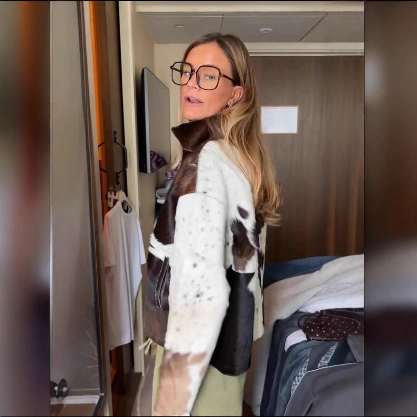 Regula - Stilvolle Jacke mit Kuhmuster und Reißverschluss