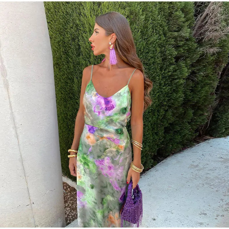 Anisten - Elegantes Maxikleid mit Halo-Dye-Druck und abnehmbarem Schal
