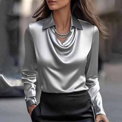 Sylvie | Bluse mit luxuriösem Glanz und Faltendekolleté