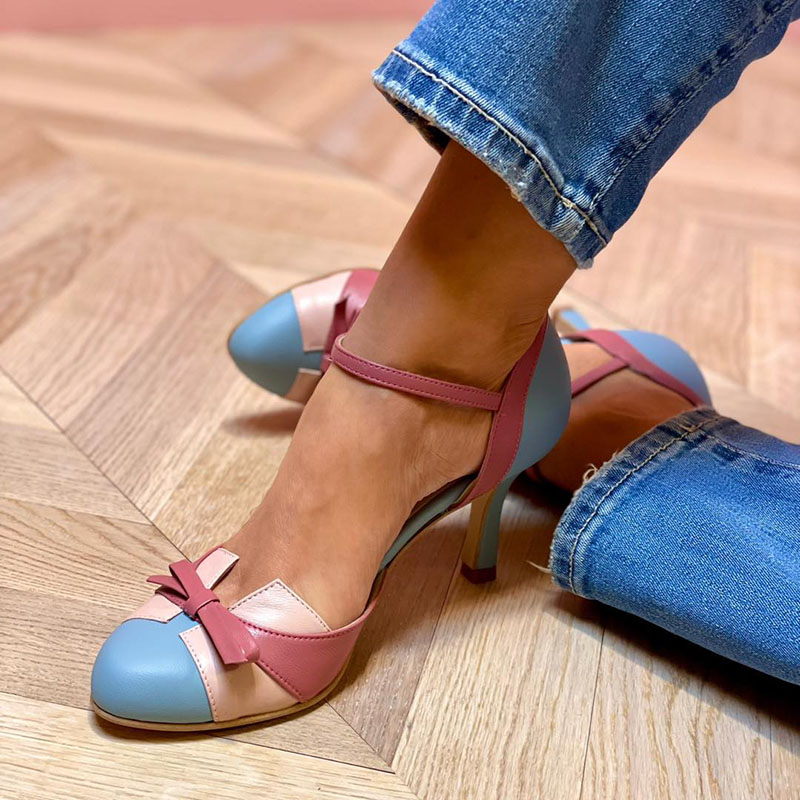Bellarosa | Farbige Sandalen mit Schleife und Riemen, runde Zehe